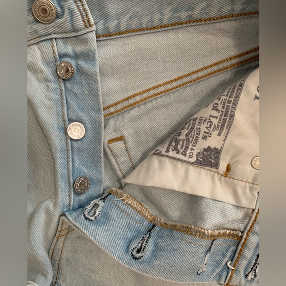Levi's 501 Raw Hem High rise Shorts - Picture 4 of 7